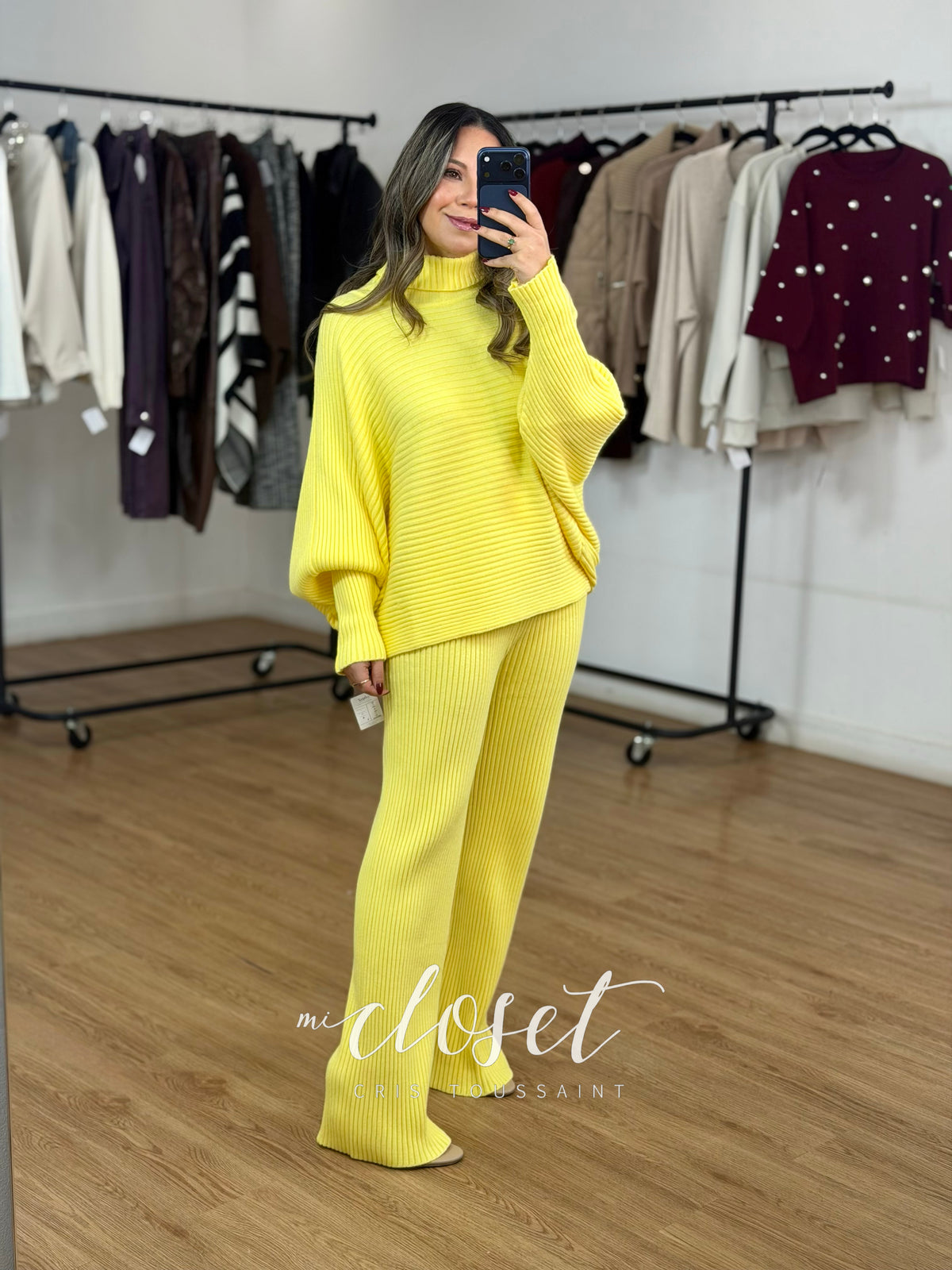 CONJUNTO GRUESO SÚPER SUAVE, TEXTURIZADO, PANTS Y SWEATER MANGA MURCIÉLAGO CON CUELLO ALTO