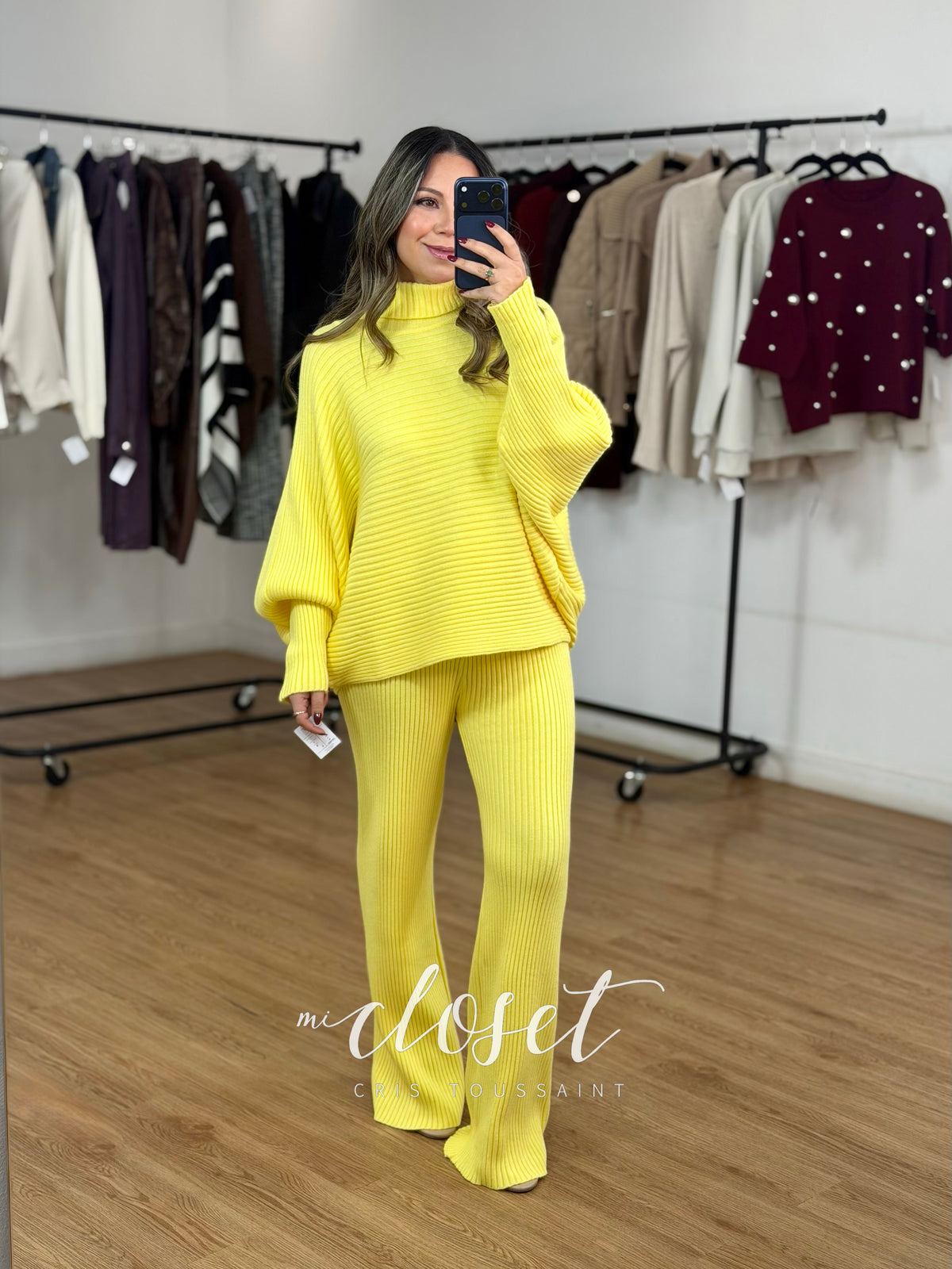 CONJUNTO GRUESO SÚPER SUAVE, TEXTURIZADO, PANTS Y SWEATER MANGA MURCIÉLAGO CON CUELLO ALTO