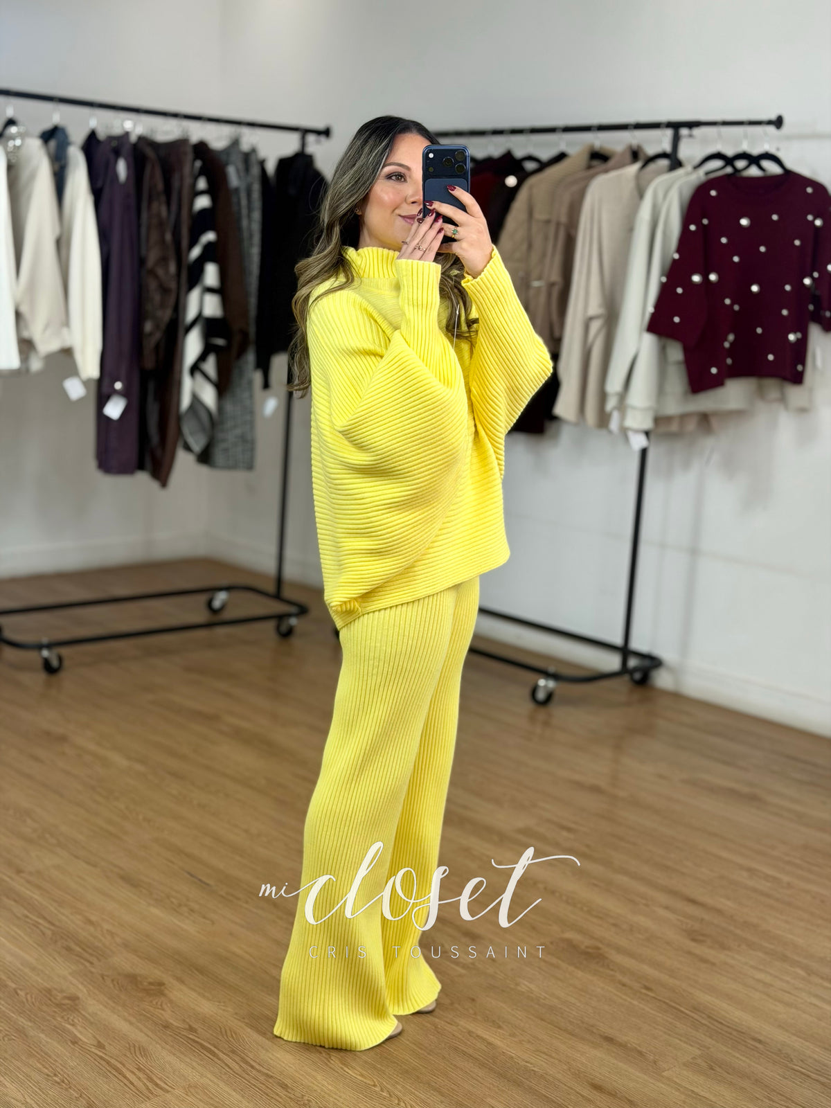 CONJUNTO GRUESO SÚPER SUAVE, TEXTURIZADO, PANTS Y SWEATER MANGA MURCIÉLAGO CON CUELLO ALTO