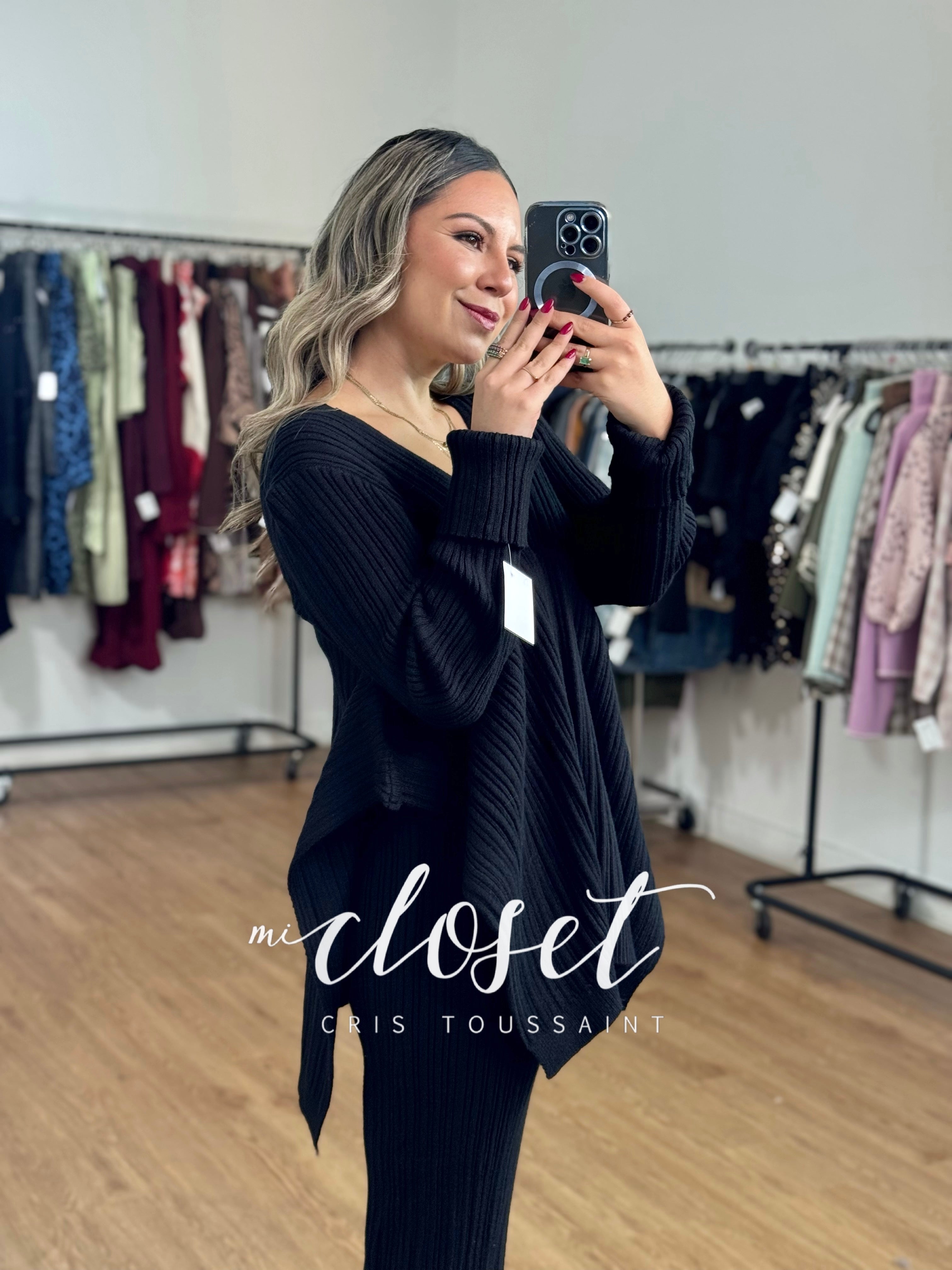 CONJUNTO DE VESTIDO Y SWEATER ASIMÉTRICO