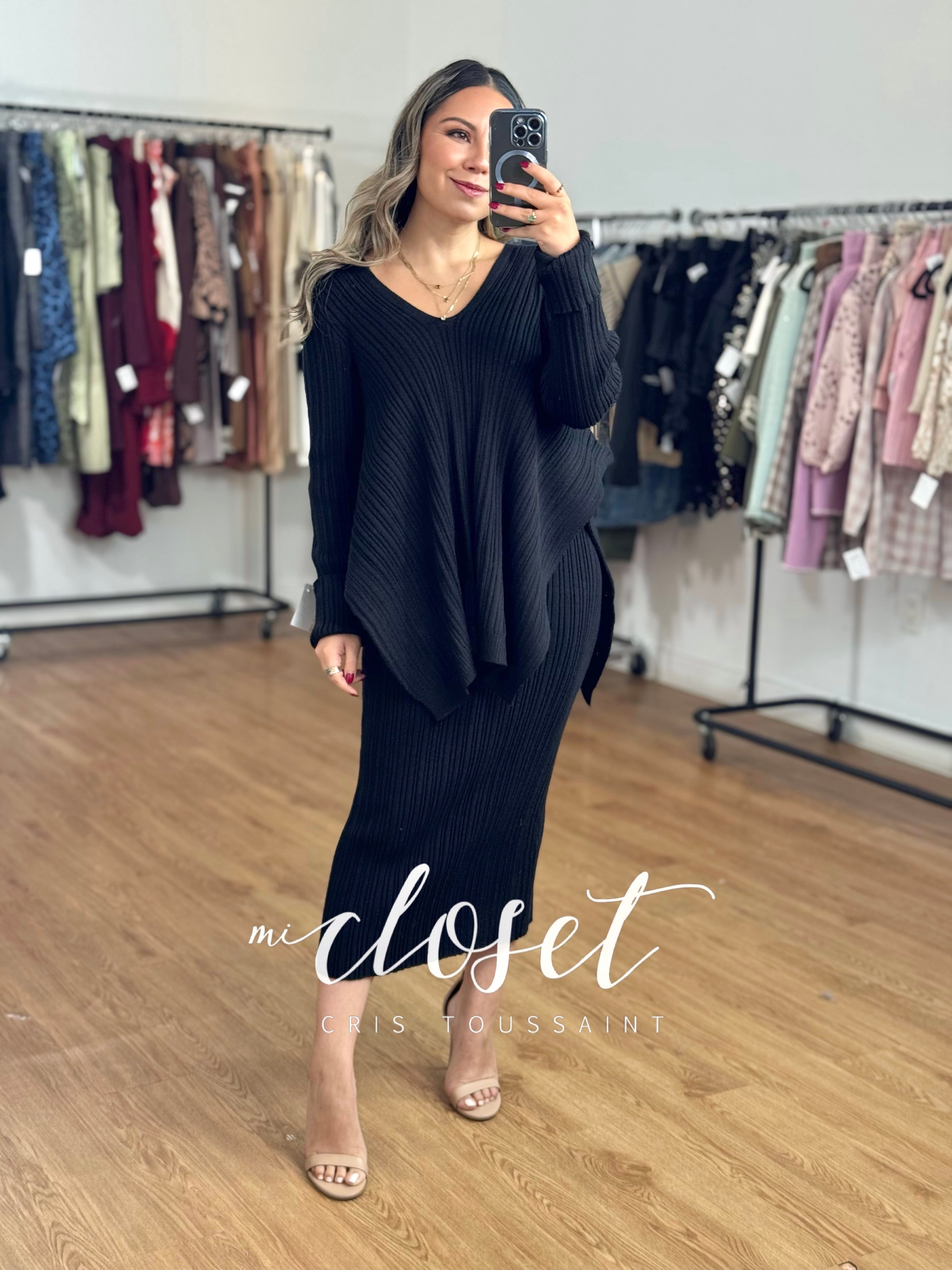 CONJUNTO DE VESTIDO Y SWEATER ASIMÉTRICO