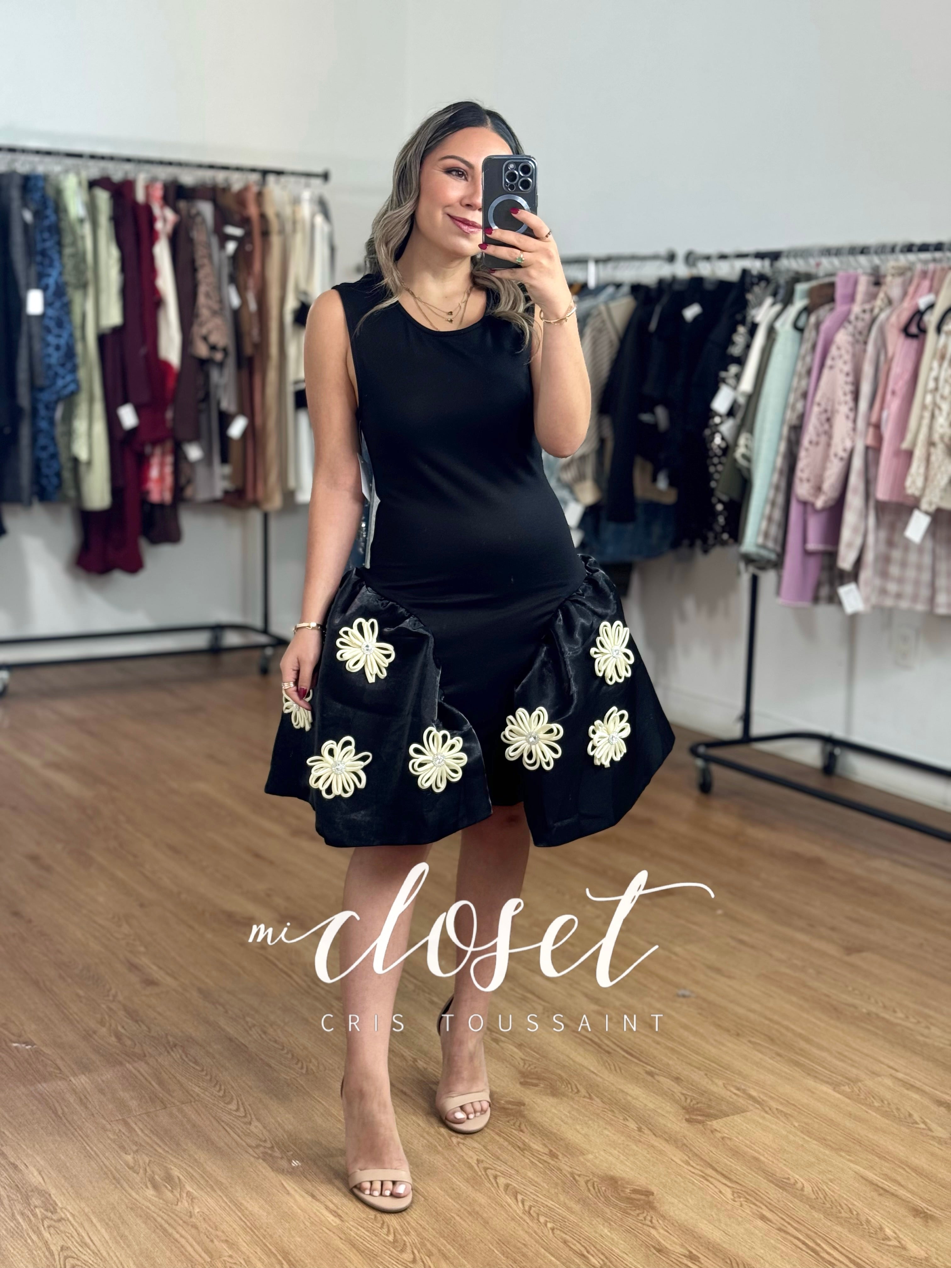 VESTIDO DE LICRA CON DETALLE DE TUL Y FLORES