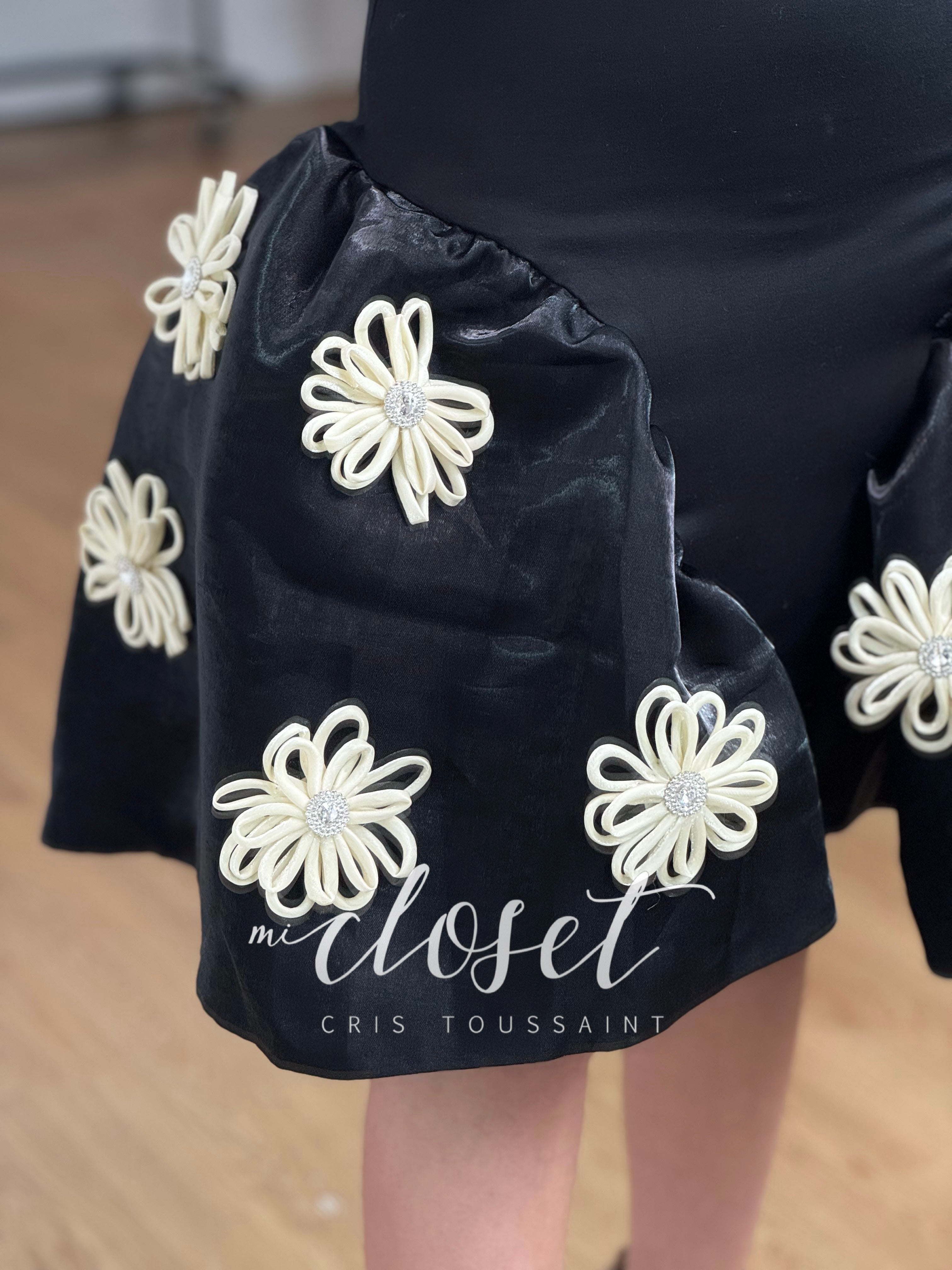VESTIDO DE LICRA CON DETALLE DE TUL Y FLORES