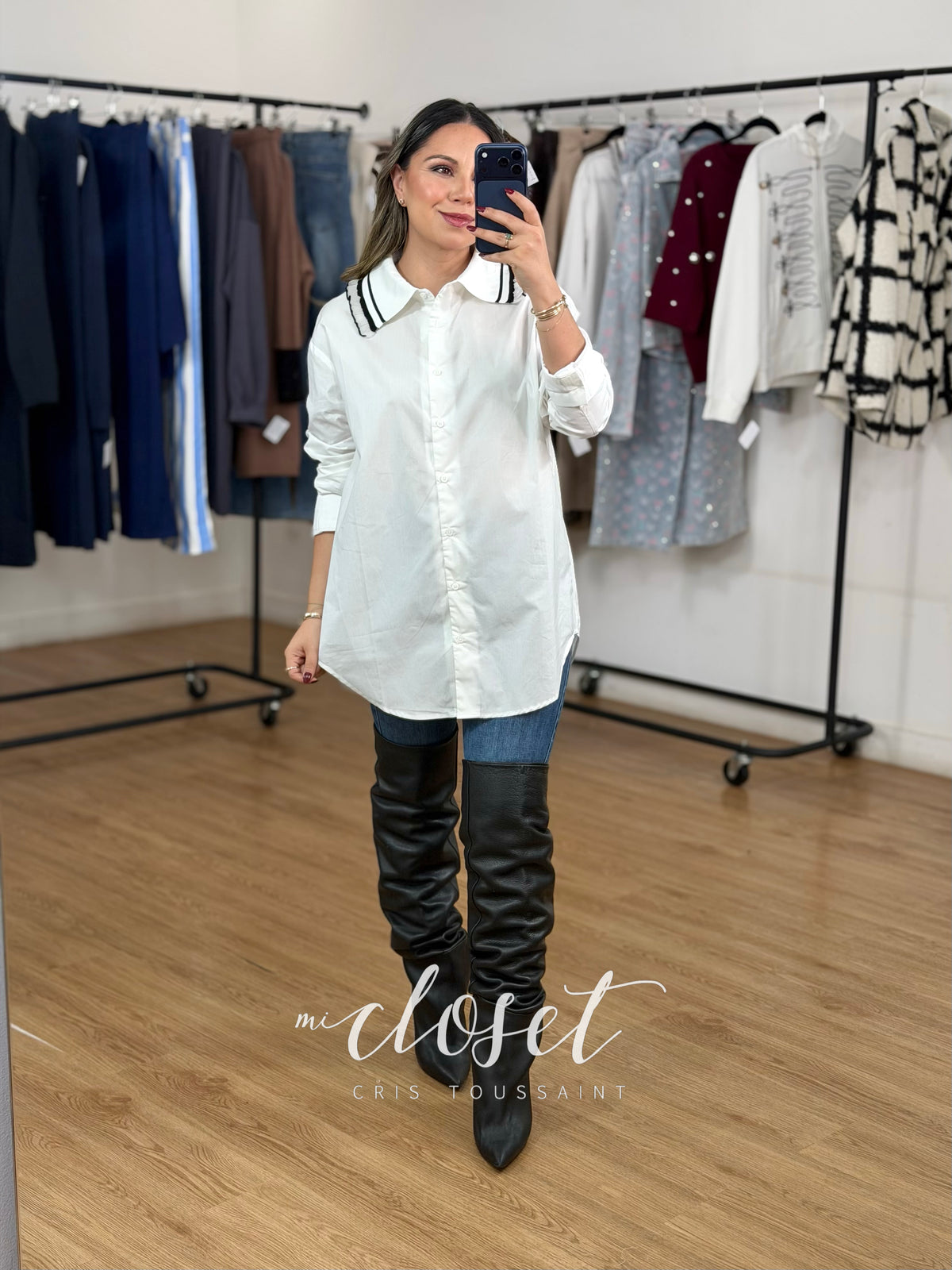 CAMISA DE ALGODÓN, CON CUELLO DOBLE TEXTURA Y OLÁN