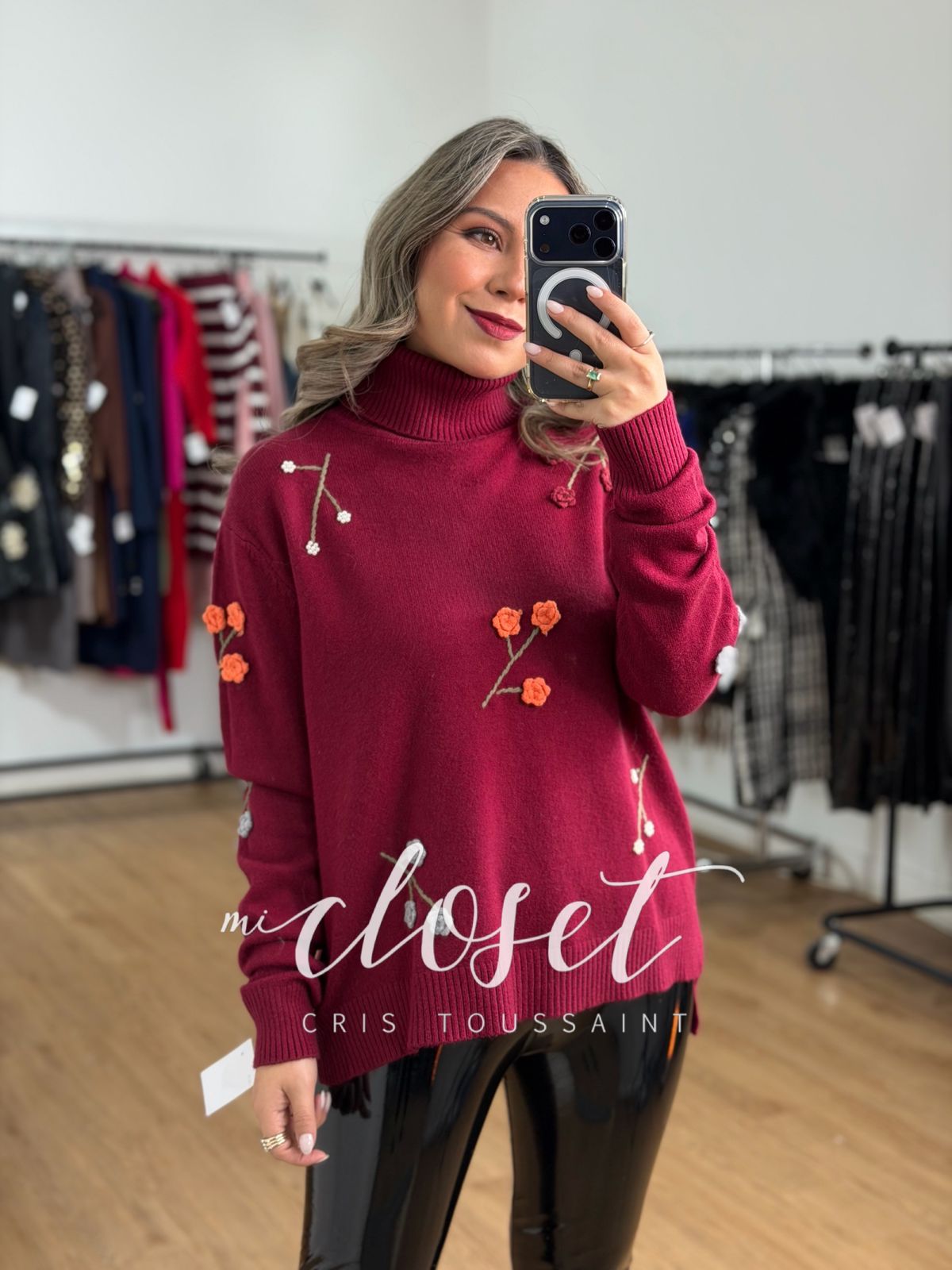 SWEATER CON FLORES BORDADAS Y PERLITAS