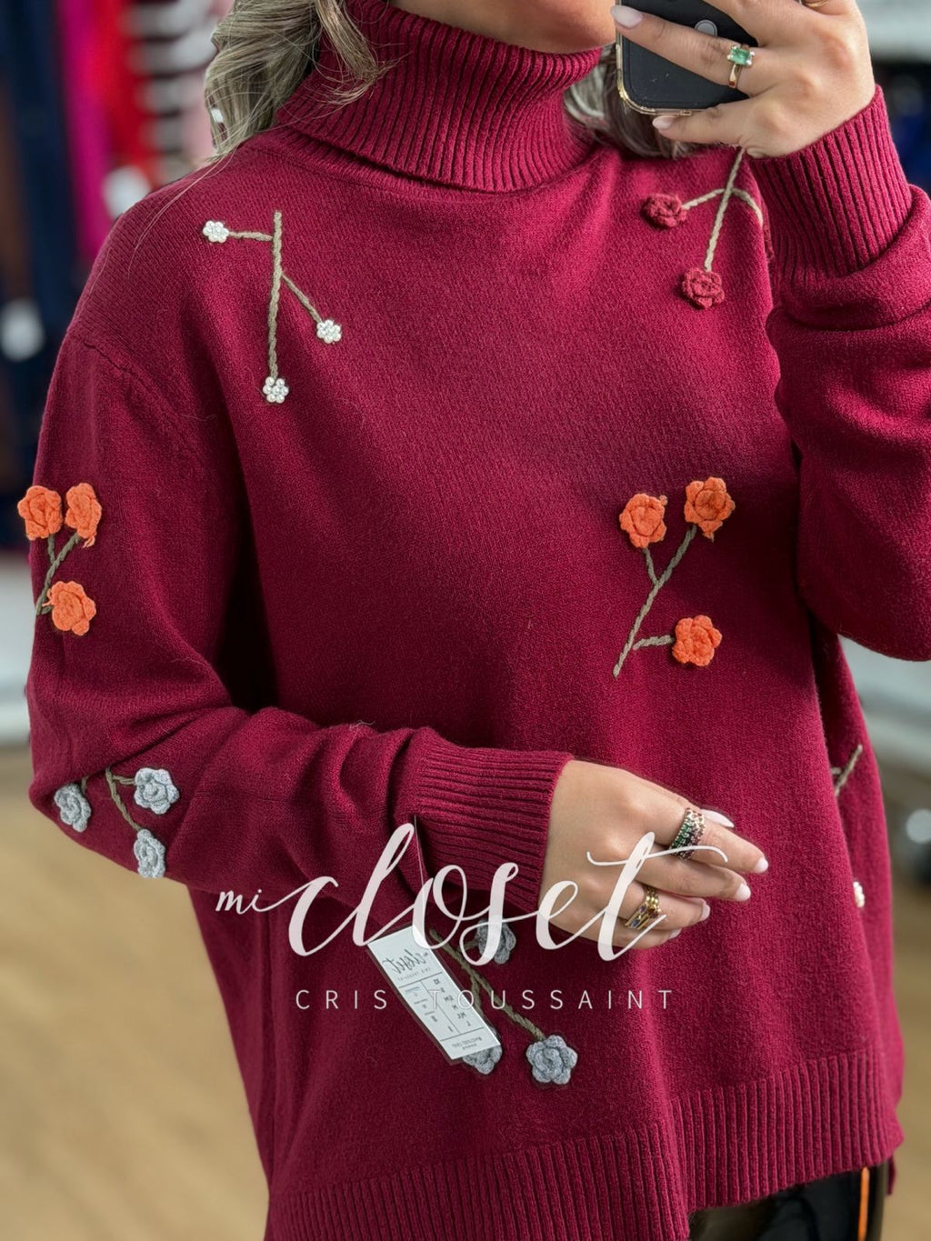 SWEATER CON FLORES BORDADAS Y PERLITAS