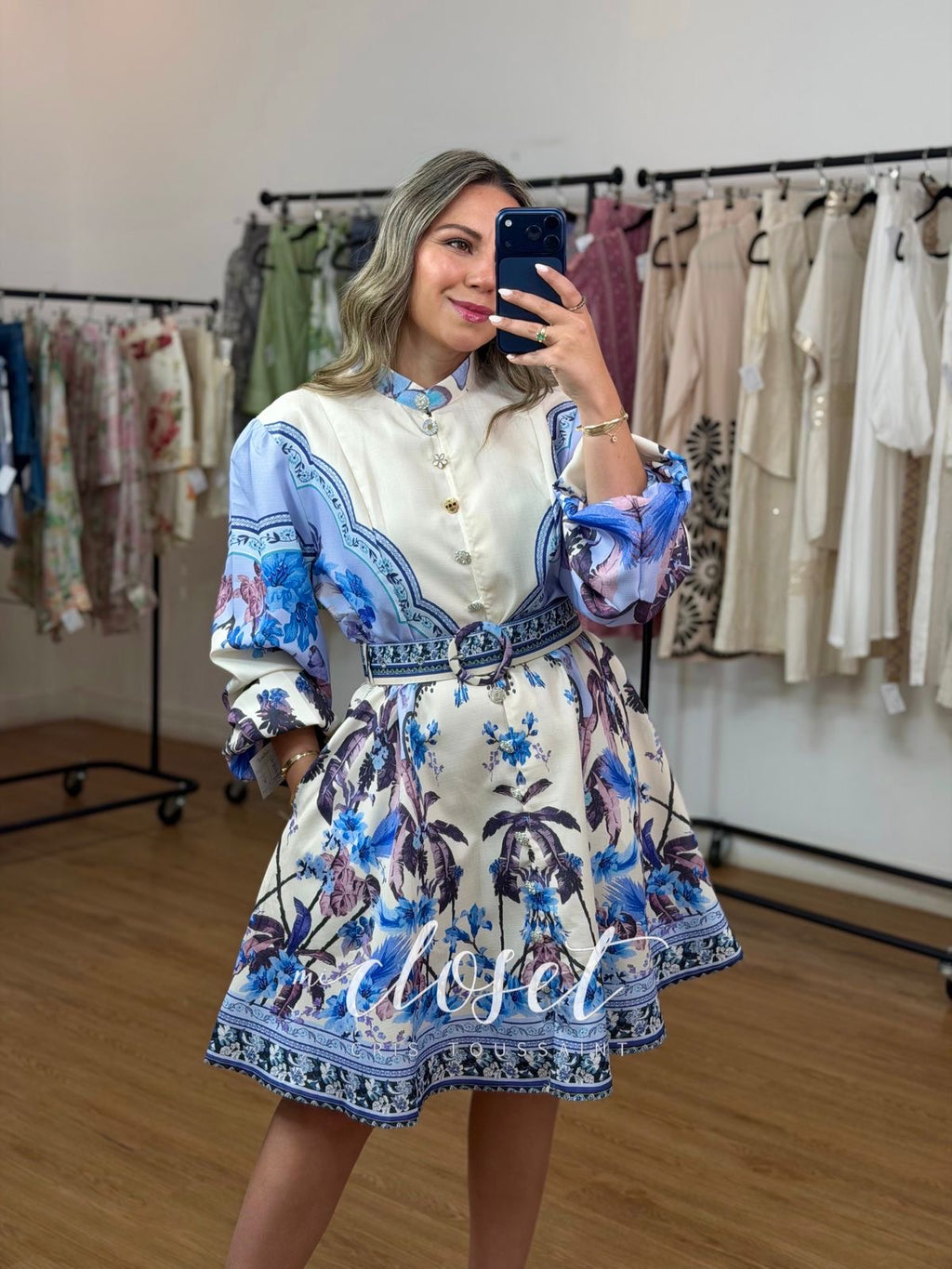 VESTIDO LIGERO CON ESTAMPADO DE FLORES Y DETALLE EN BOTONES