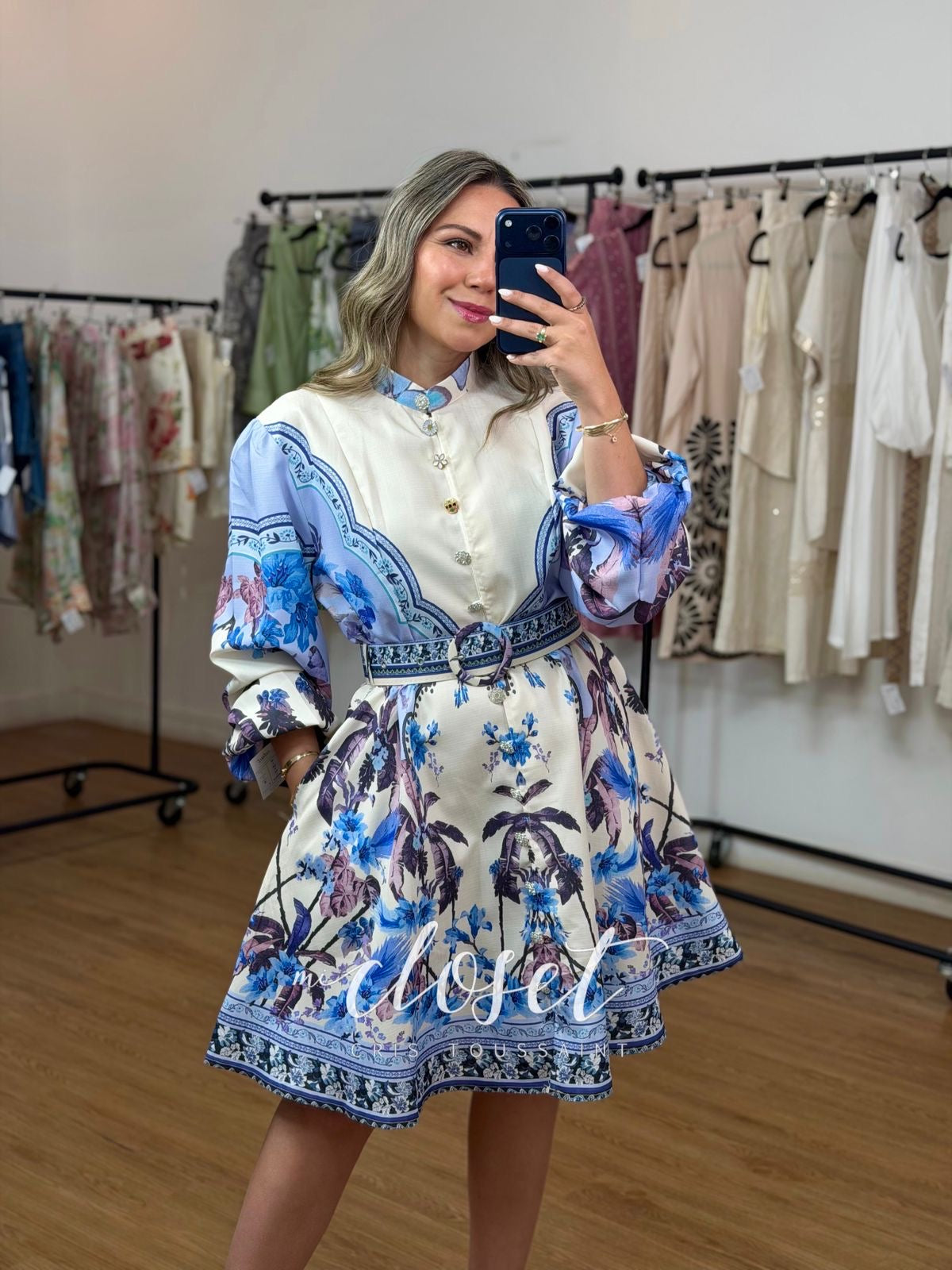VESTIDO LIGERO CON ESTAMPADO DE FLORES Y DETALLE EN BOTONES