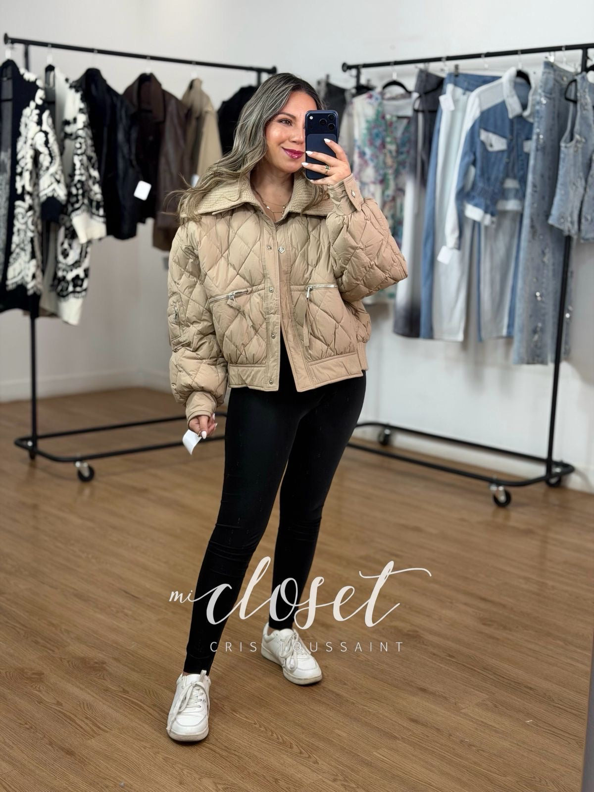 BOMBER JACKET, OVERSIZED CON DETALLE EN CUELLO Y RESORTE TRASERO